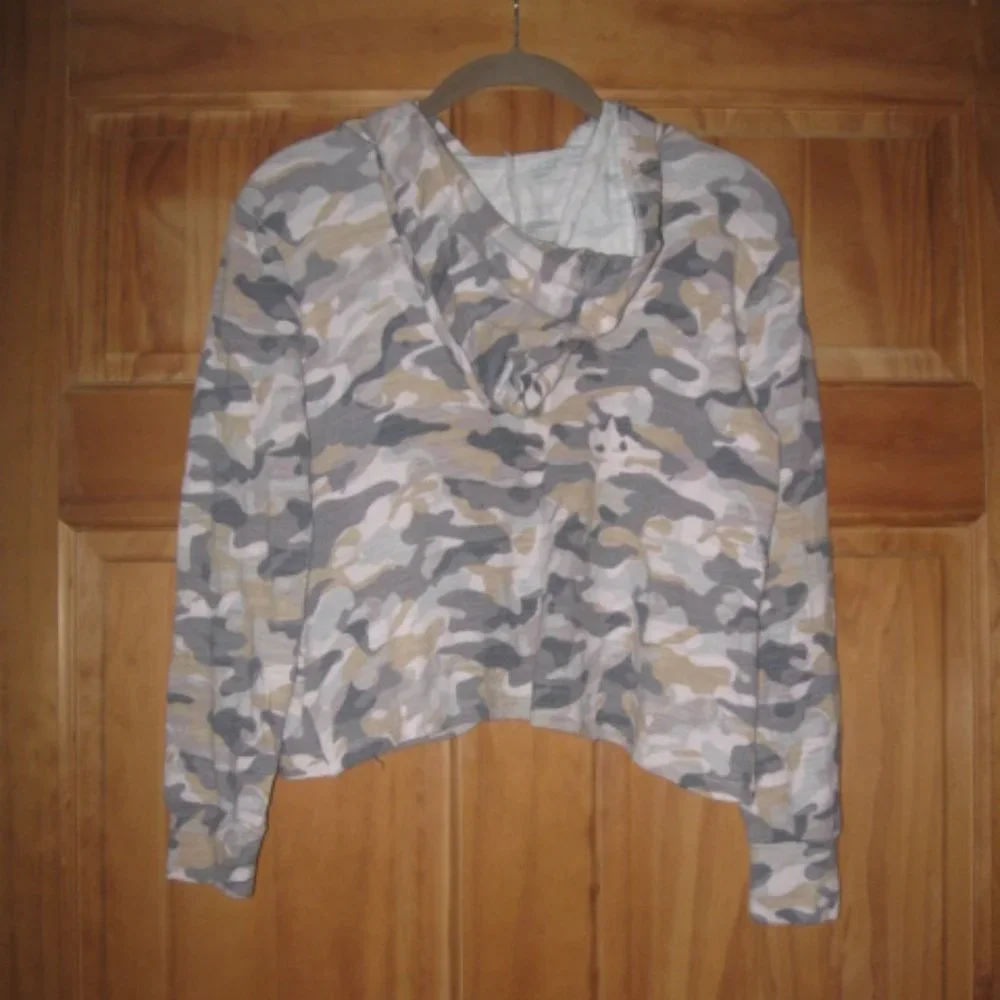5/$30 Girls Old Navy Long Sleeve Camo Pull Over Hoodie